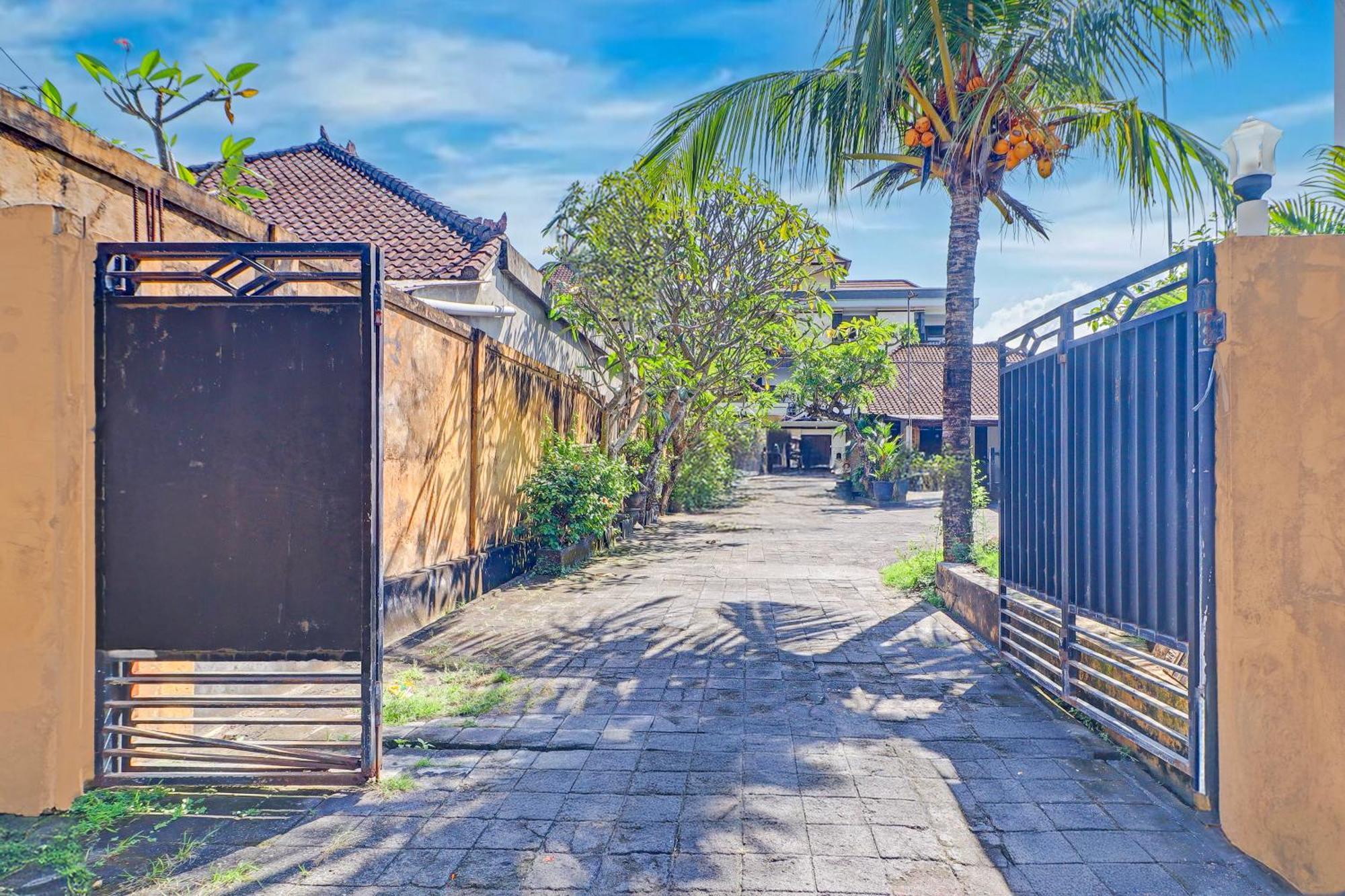 Collection O Bali Near Kedonanan Beach Formerly New Asta Graha Homestay Джимбаран Екстер'єр фото